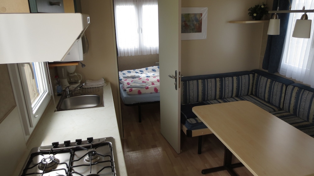 Lækjarkot Rooms and Cottages with Kitchen