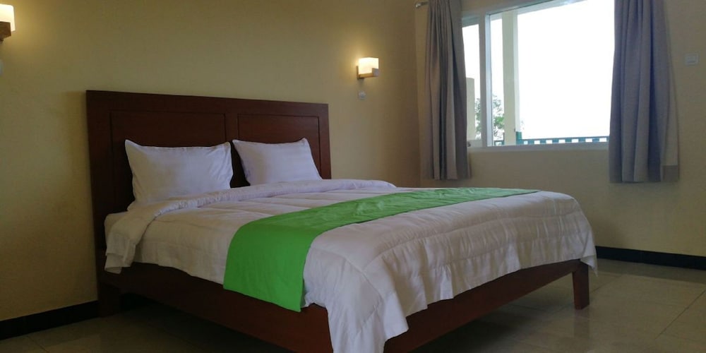 Azana Green Resort Pracimantoro