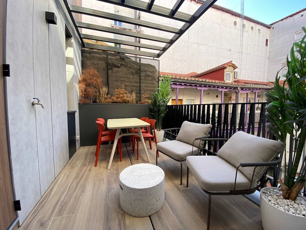 w Amazing 2BR With Terrace in Chueca