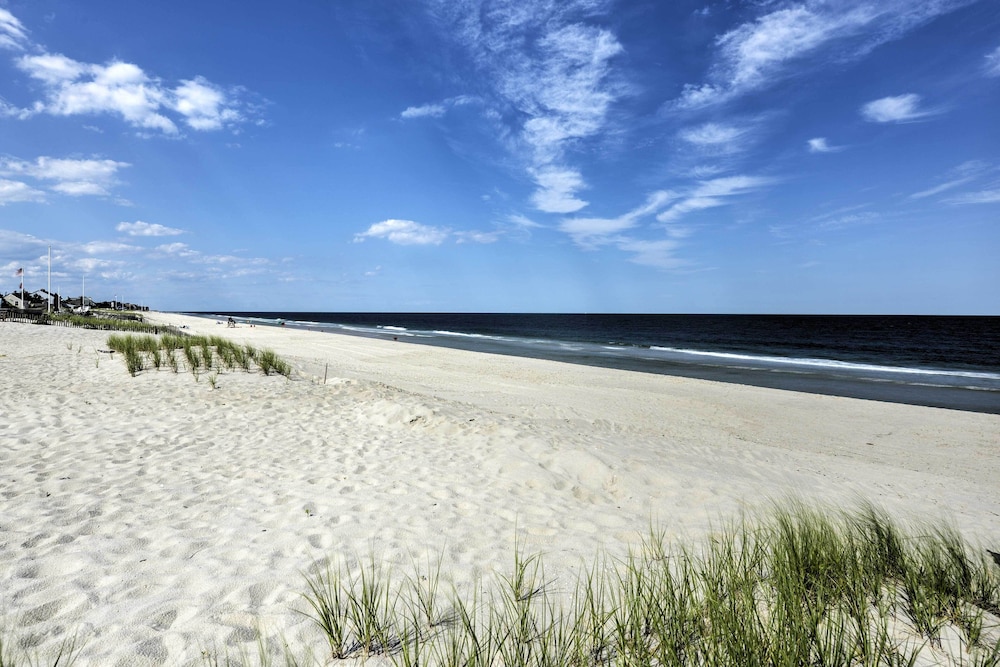 Cozy Mantoloking Home in Private Beach Association