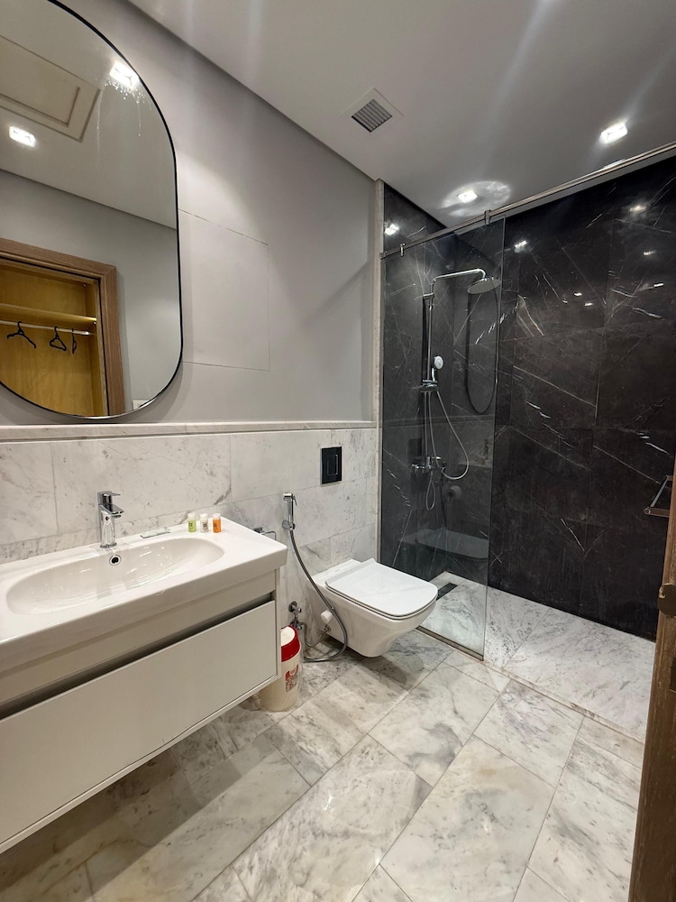 Alsawah Wide 3BR APT in aeon towers