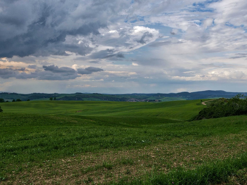 Charming Tuscan Farmhouse view 4