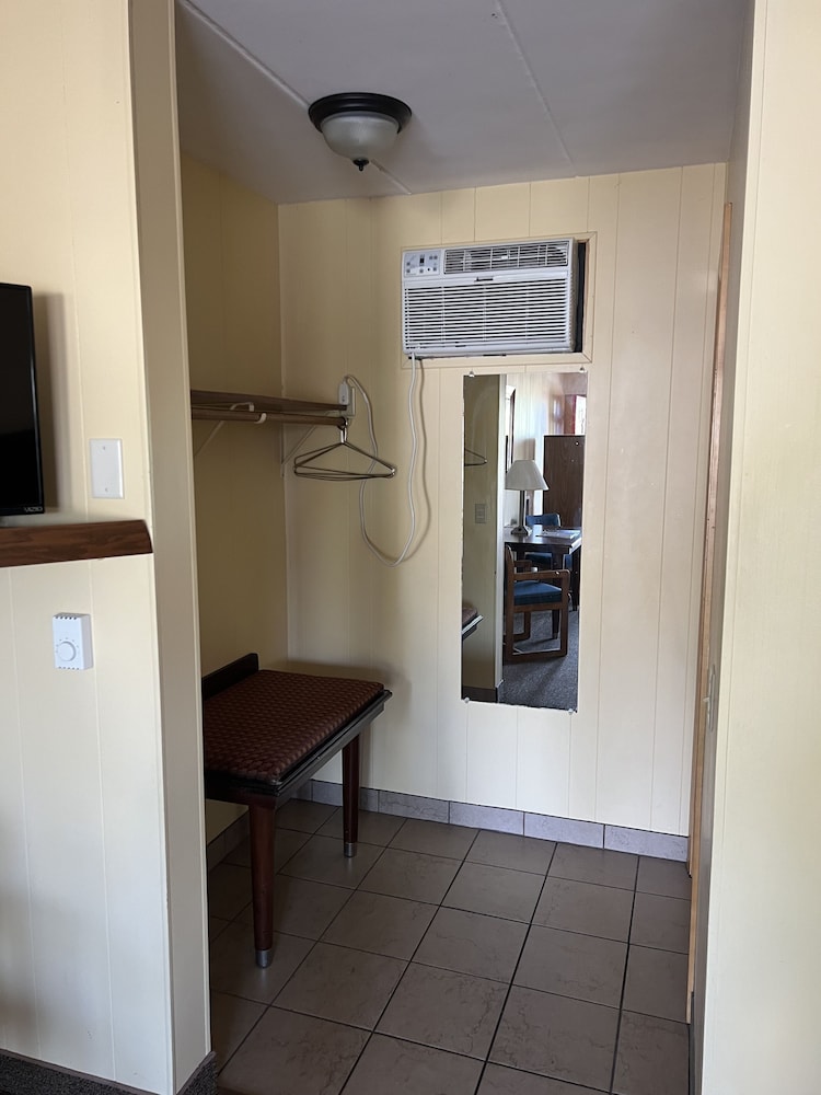 All Star Inn & Suites