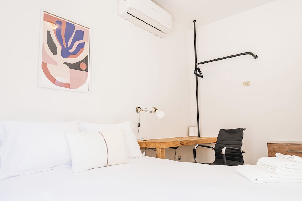 Grand Villa w Private Patio & Parking