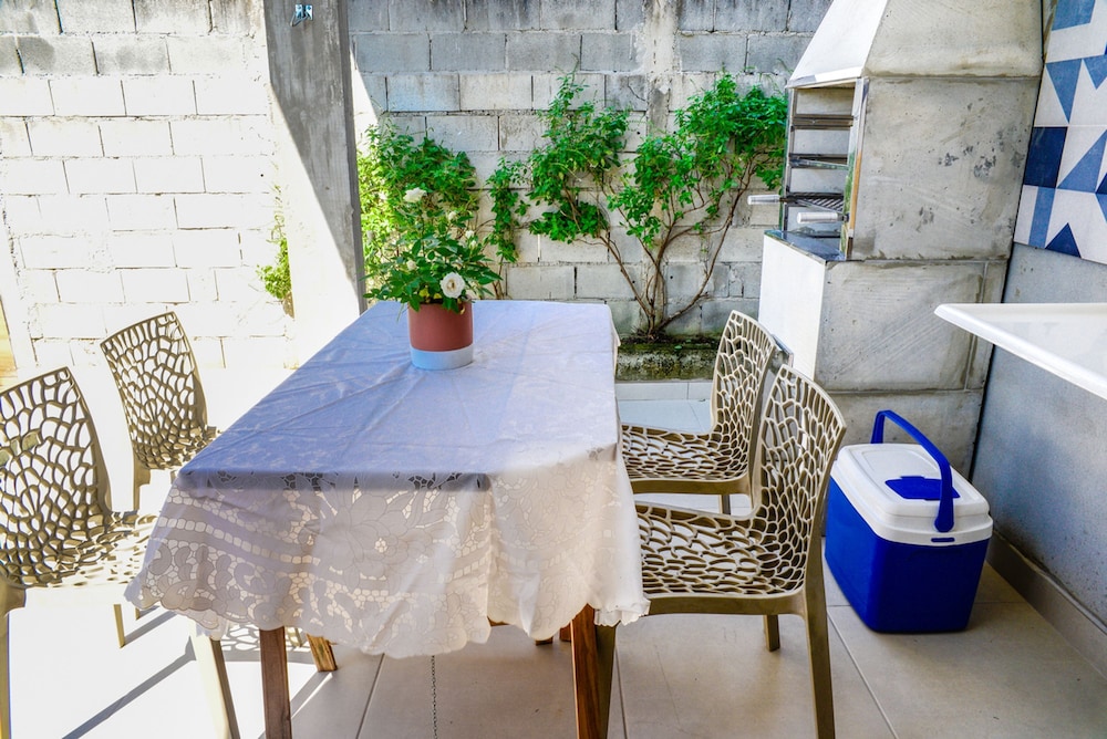 Chal com Piscina e Churrasq em Caraguatatuba SP