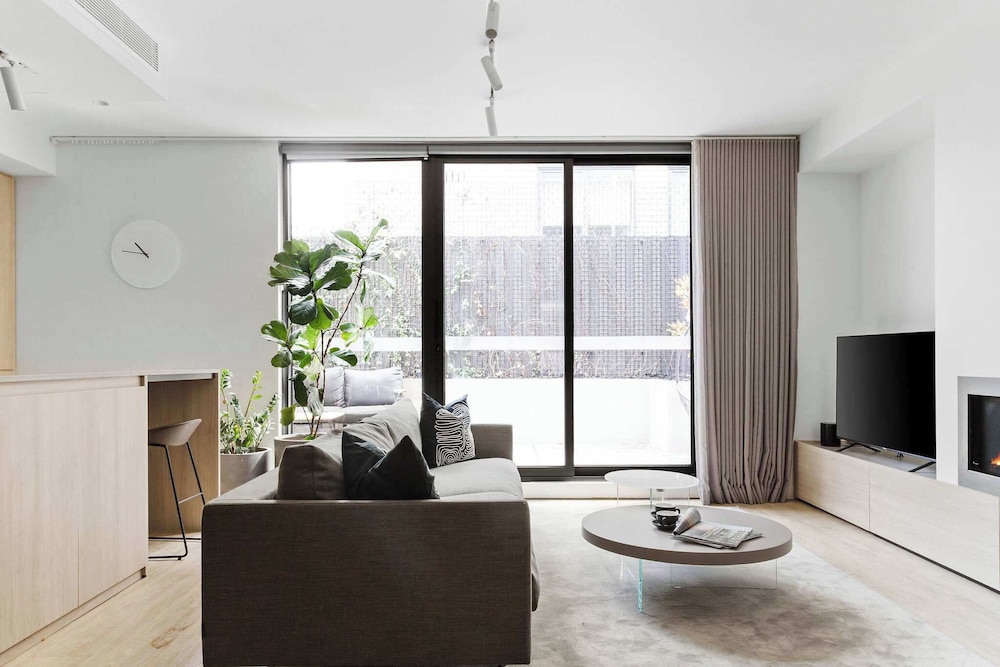 A Lux 3BR Townhouse in South Yarra, Free Parking