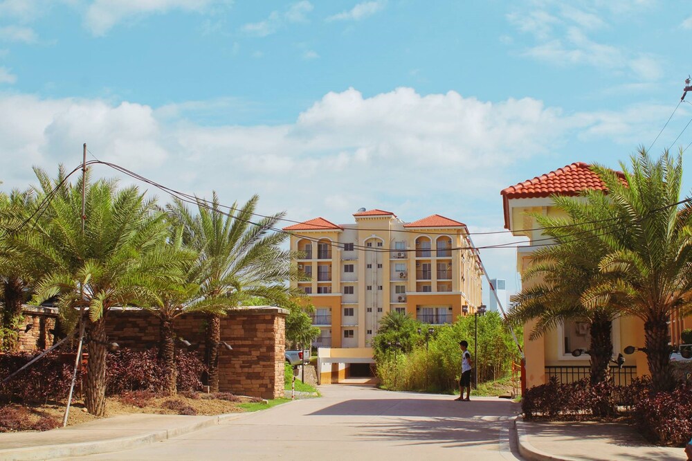 2 Bedroom at San Remo Oasis near SM Seaside