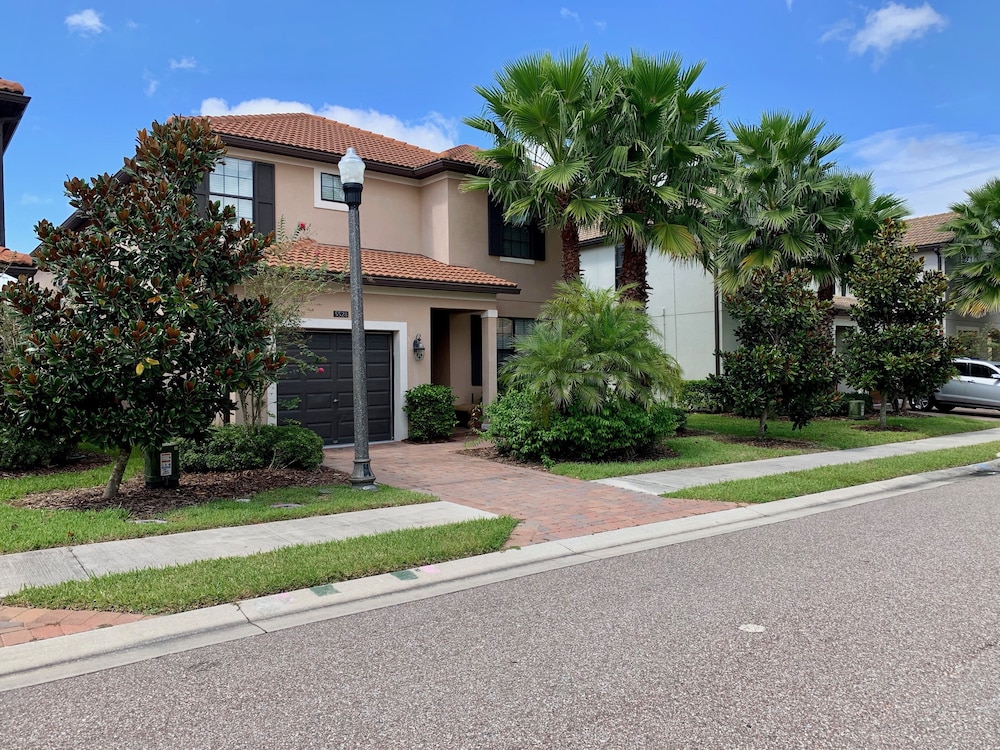 Luxury 5Bd w/ Jacuzzi & Pool Near Disney @ 5528 - Image 1