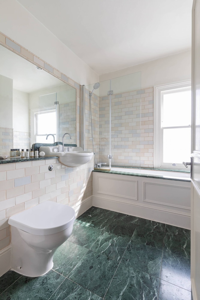 Lilyville Road III by Onefinestay
