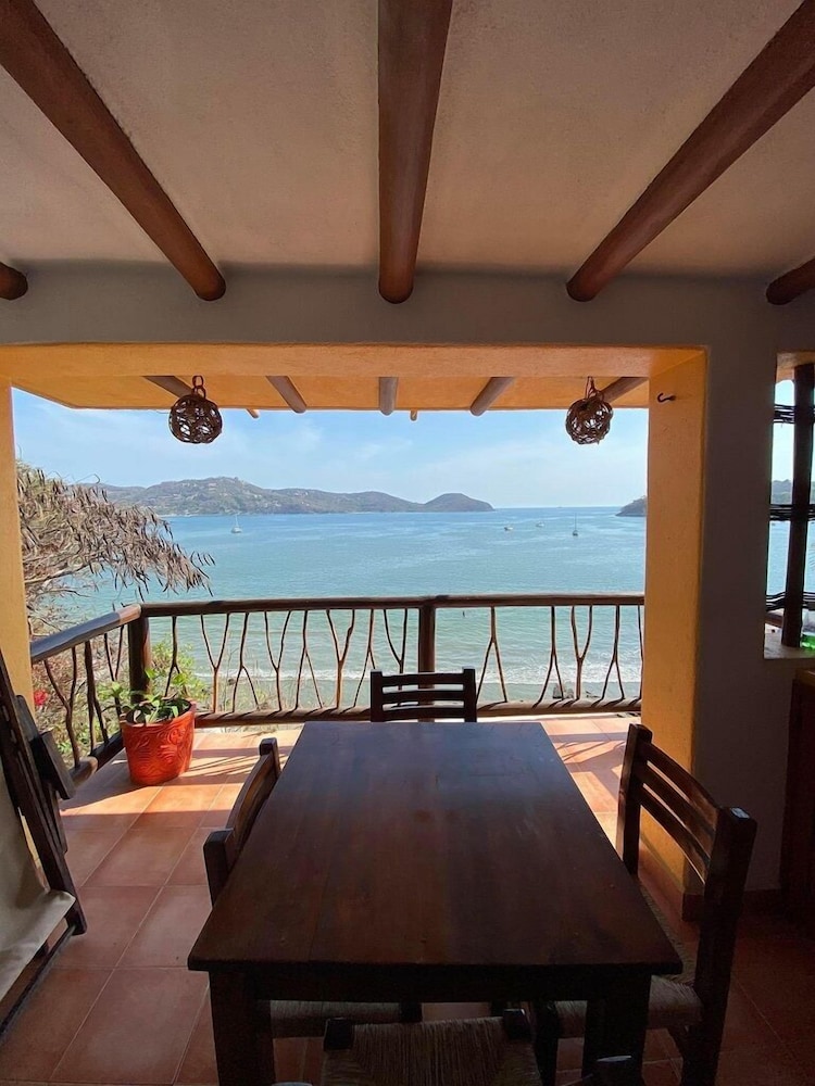 casa adriana zihuatanejo