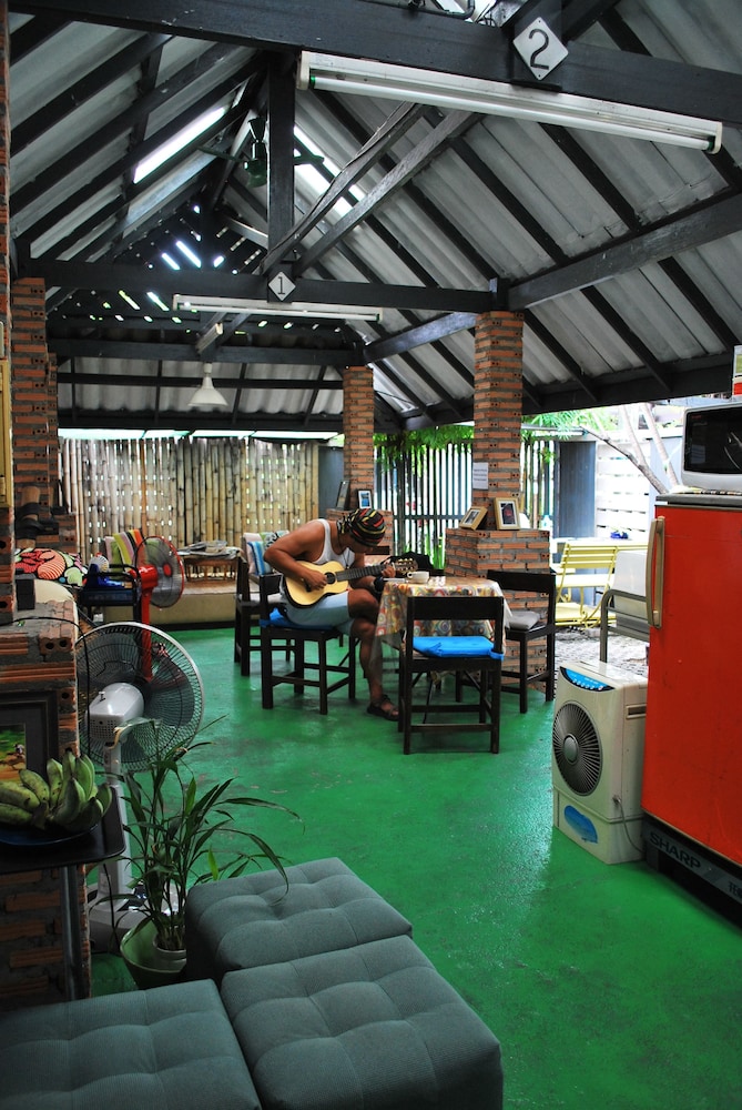 Baan JaJa Guesthouse