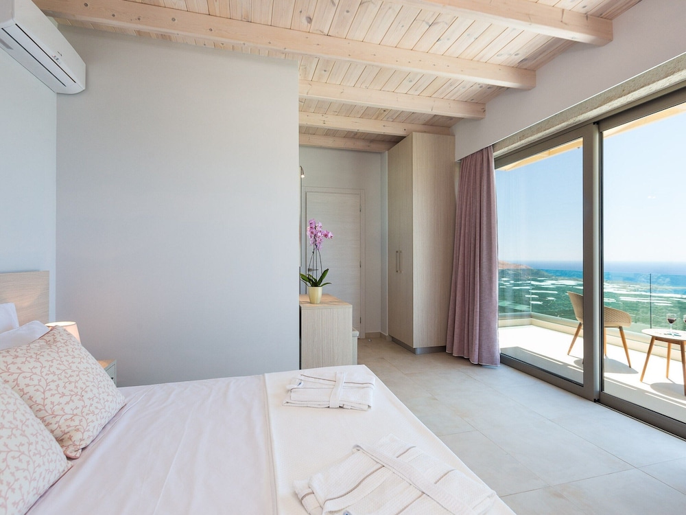 Scenic Villa With Private Pool photo 4