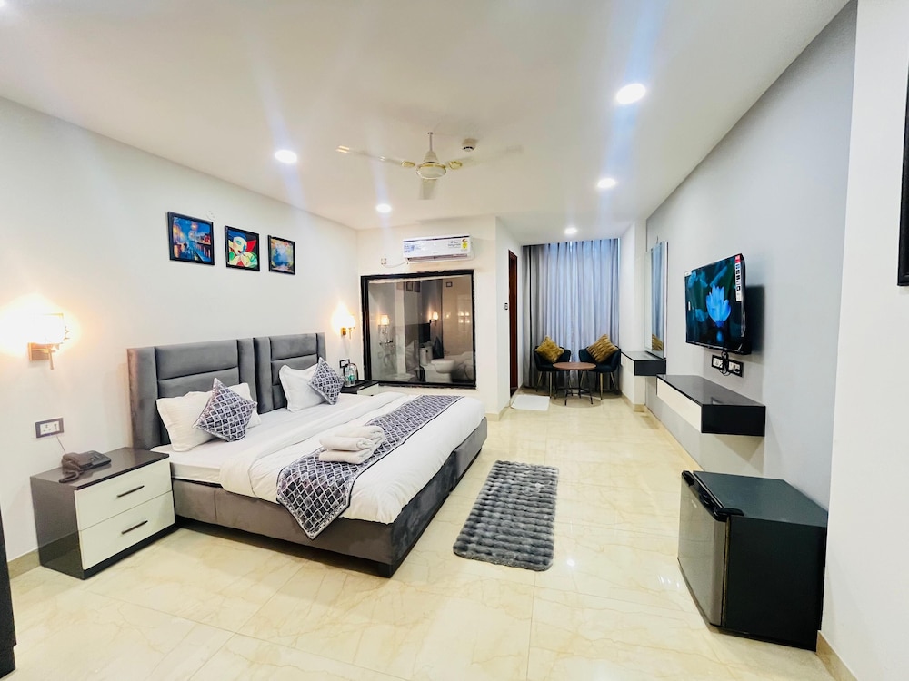 Roomshala 183 Hotel Aroma Chattarpur