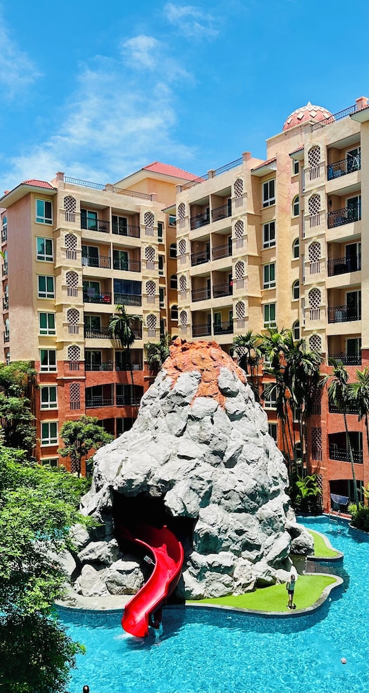 Seven Seas Condo Resort steps to Beach
