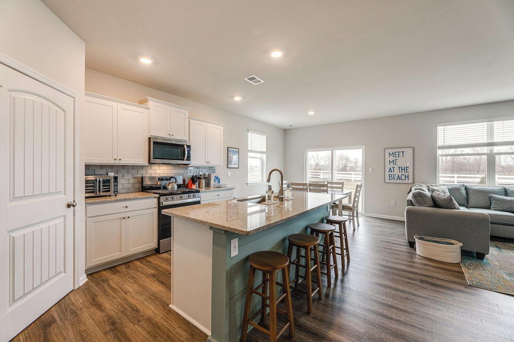 6 Mi to Bethany Beach: Family Home w/ Pool Access!