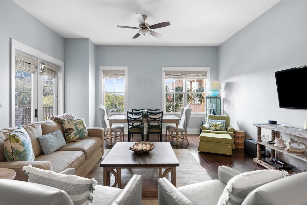 Salty Air & Blue Mountain Flair 3BR Condo w/ Pool, Balcony & Beach Access!