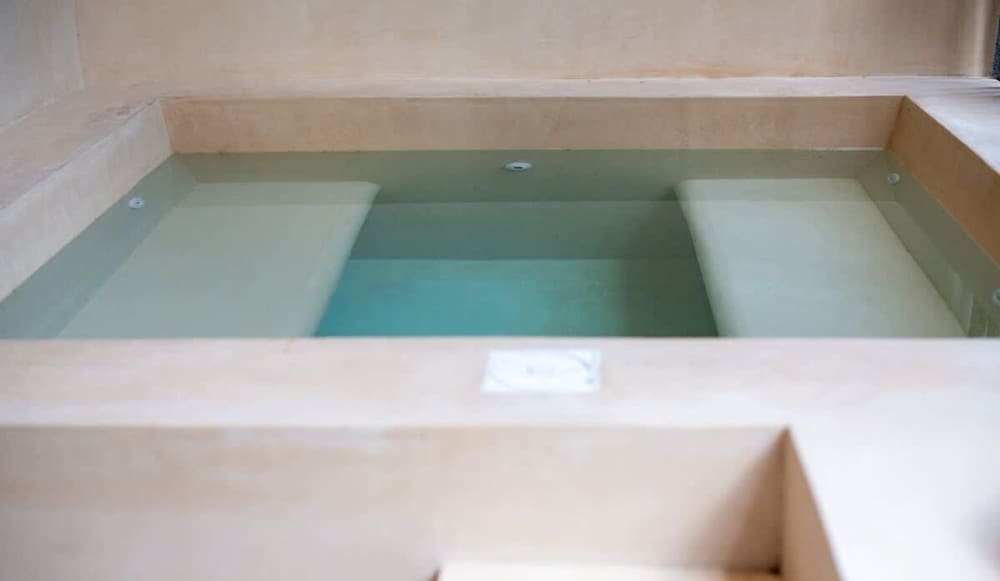 Spacious 3 Br w Private Pool Exclusive Gym