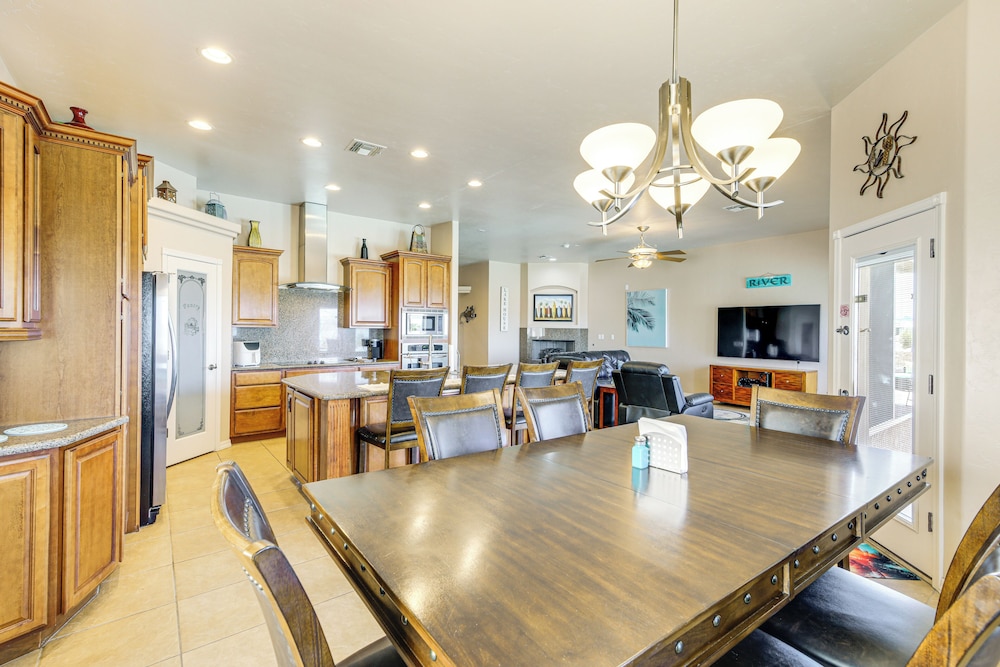 Lake View & Games: Spacious Oasis in Lake Havasu!