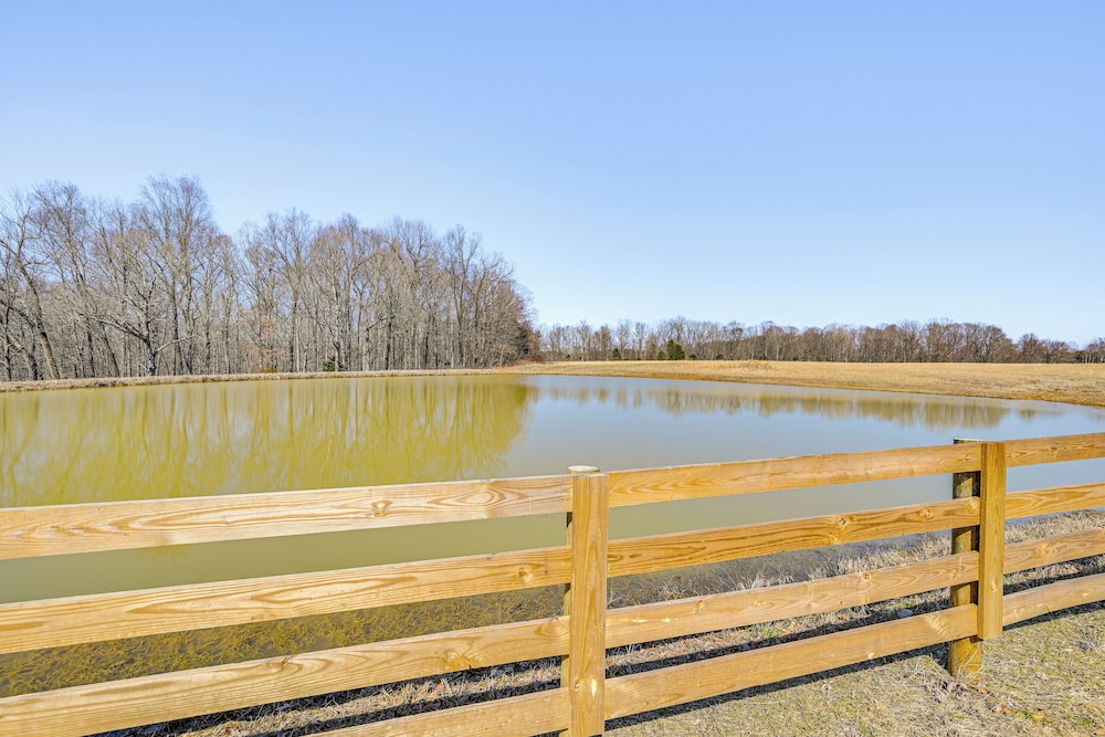 Spacious Home in Paradise Grove Nolin Lake!