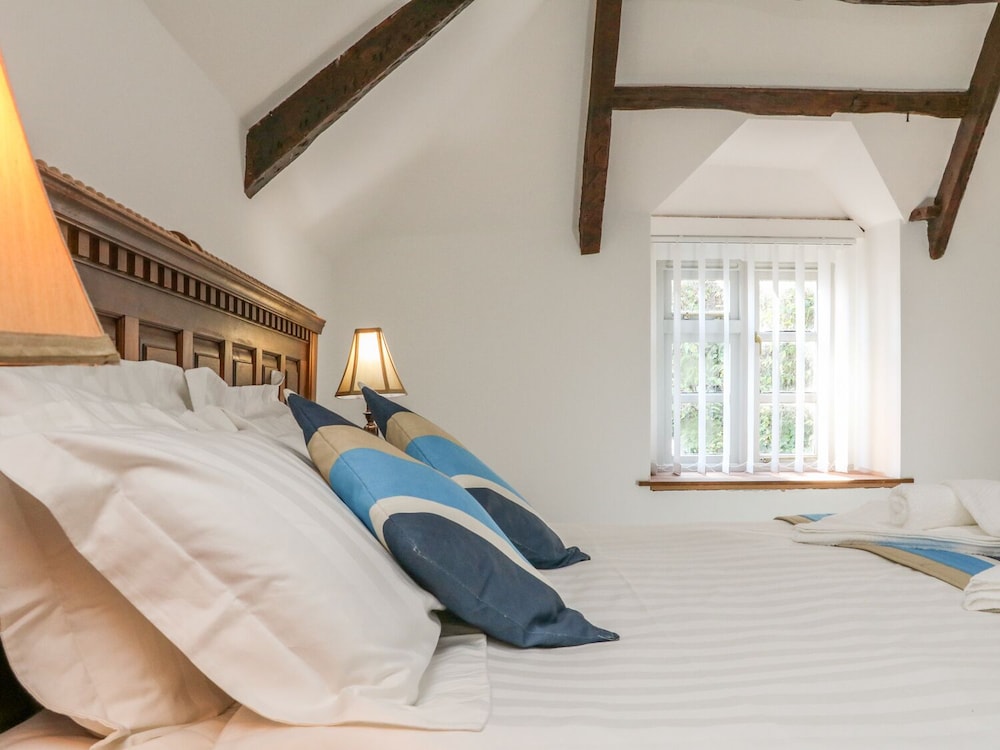 Lynton Vacations - C S Lewis Balcony - Property Image 4