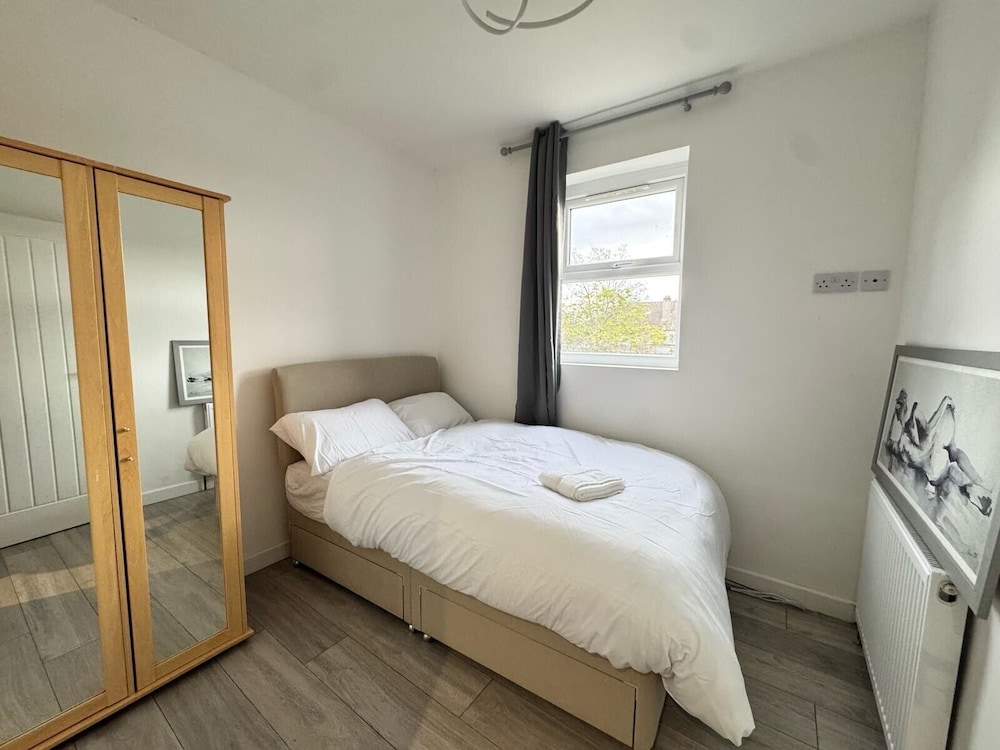Three Double Rooms in Spacious Home