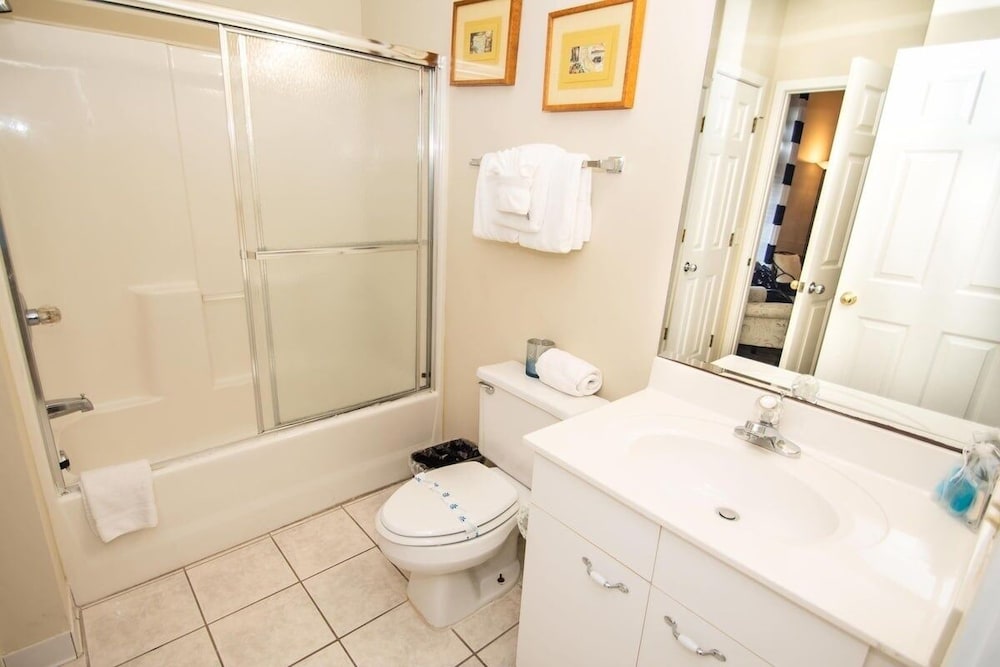 Canterbury Court 6 E 3 Bedroom Apts