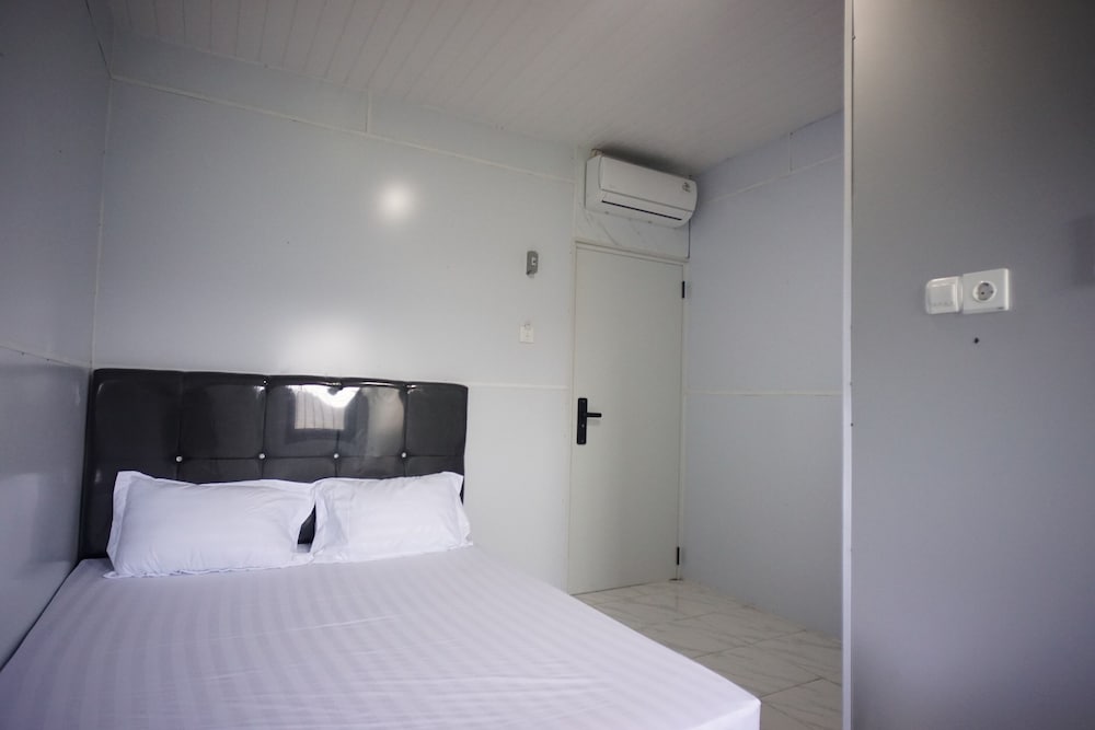 OYO 94903 Akasia Guesthouse