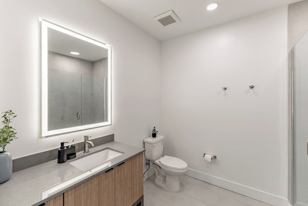 Anthem House Huntsville MidCity, powered by Placemakr