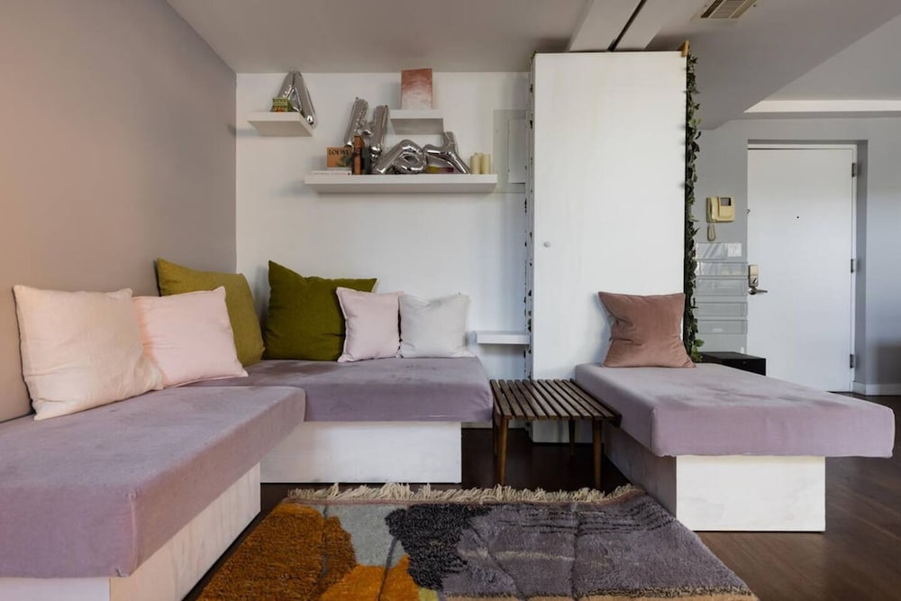 Dekalb by Rove Travel Duplex Loft w Terrace