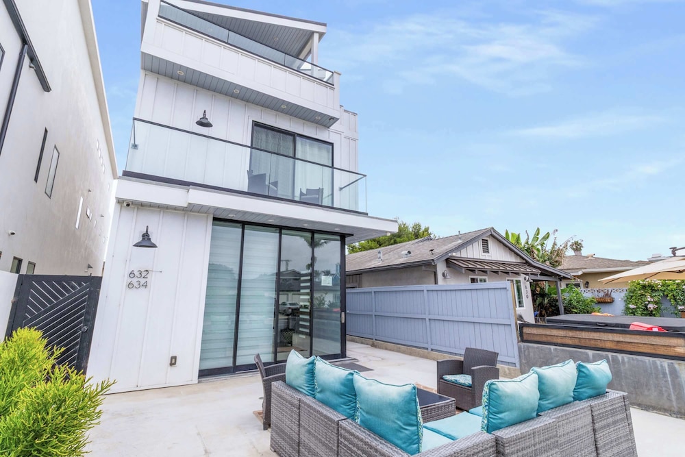 @ Marbella Lane - Luxi 4BR Haven w/ Skyscape Views