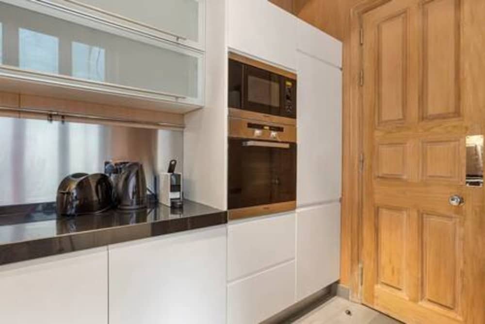 3-bdr Magnificent Harrods Knightsbridge Apartment