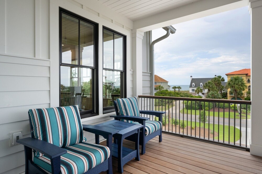 Cornfed Pelican 9 Bedroom Home