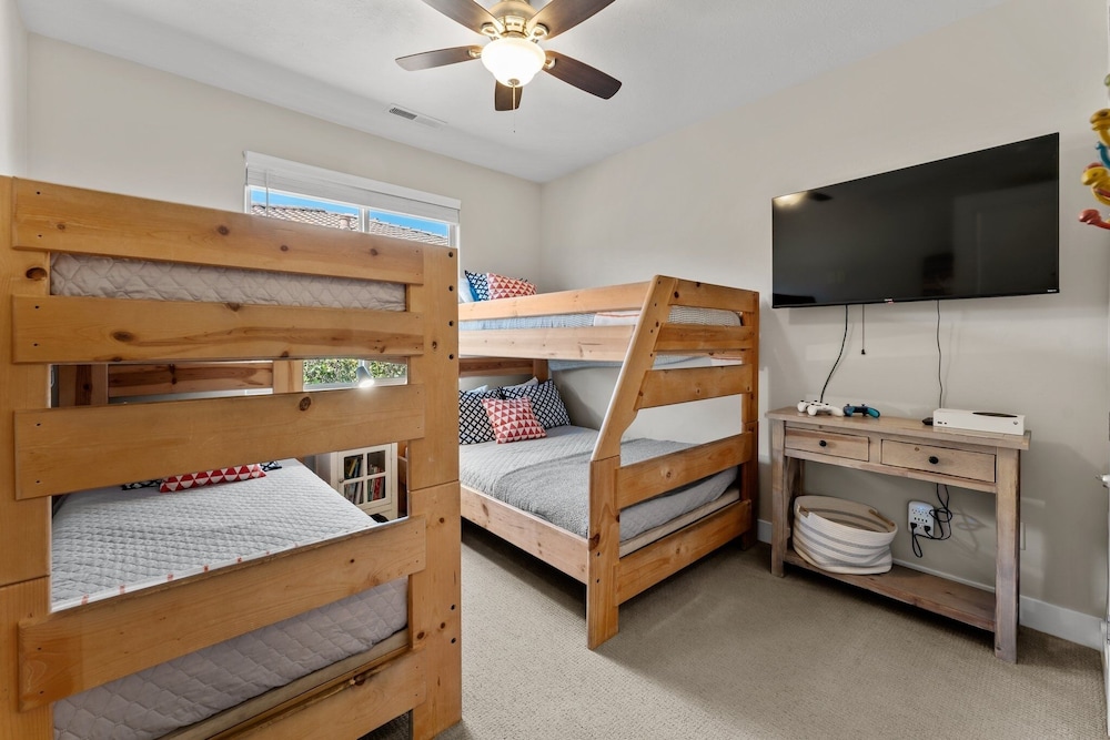 2 Units Reunion Property 7 Bedroom Home
