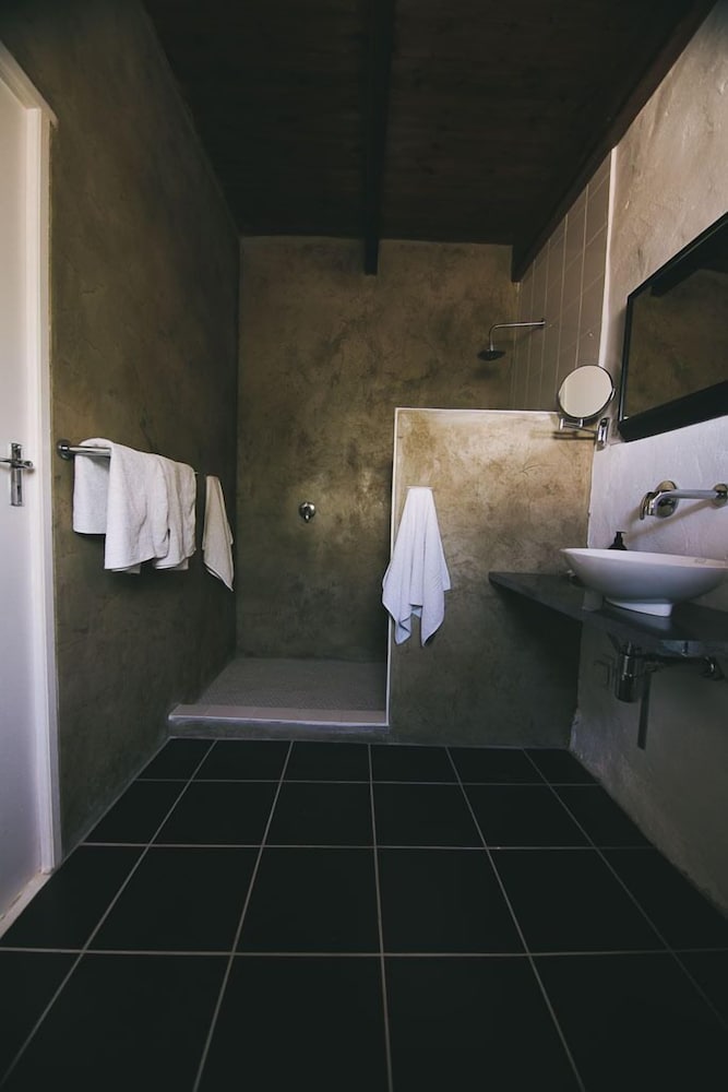 Shiraz Estate Villa & Studios