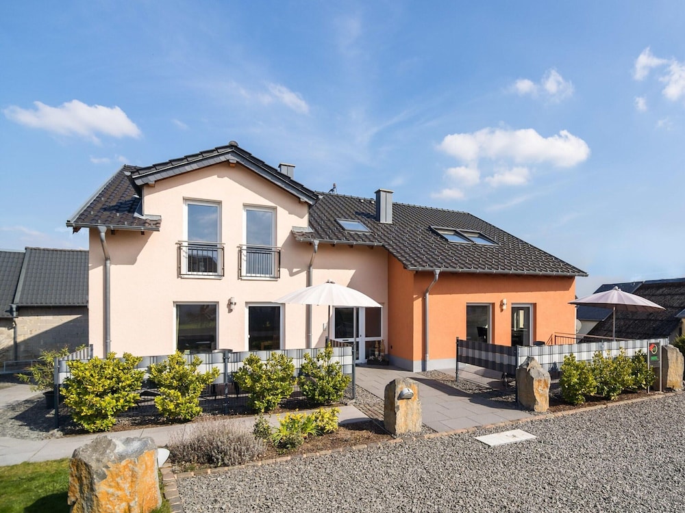 Eifel Lakeside Family Escape