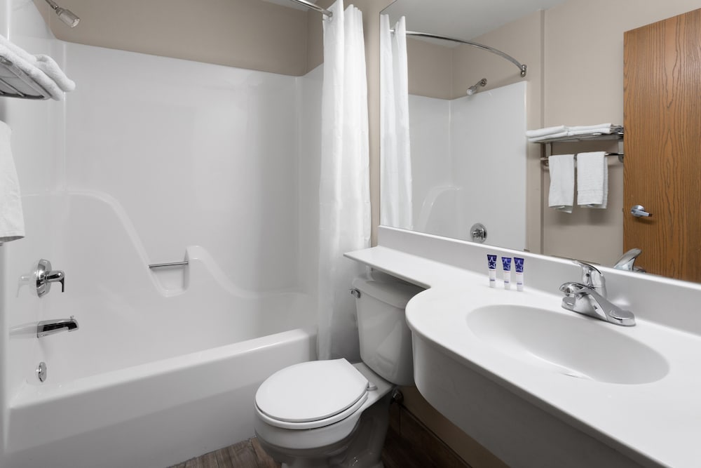 Mount Pleasant Vacations - Americas Best Value Inn Suites Racine - Property Image 8