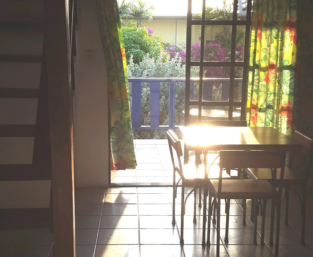 Bananaquit Apartments