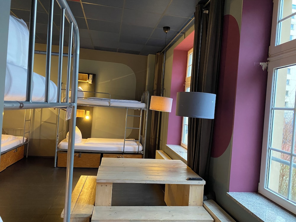 Singer109 Hostel