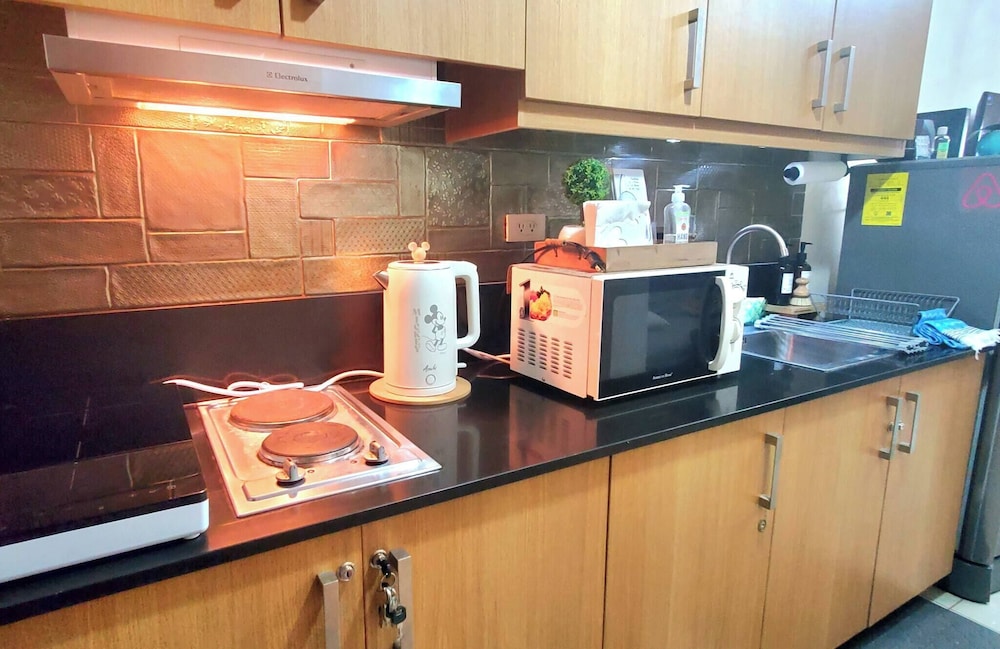 Urban Retreat at Shell Residences With Netflix 300mbps Wifi