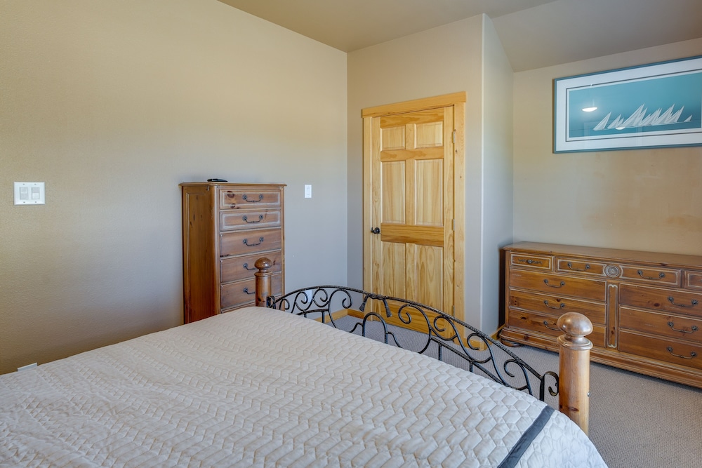 Peaceful & Secluded Bandera Home w/ Deck & Grill! view 2