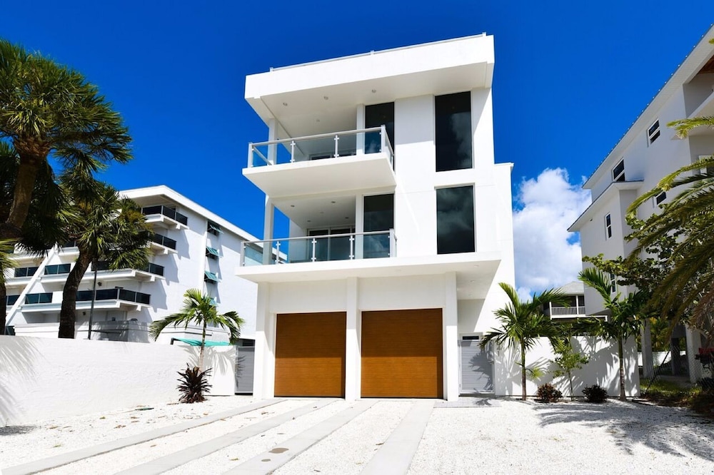 Lookout by Beachside Management