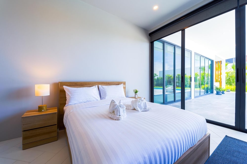 Luxury Large 3 Bedroom Pool Villa (KH-C5)