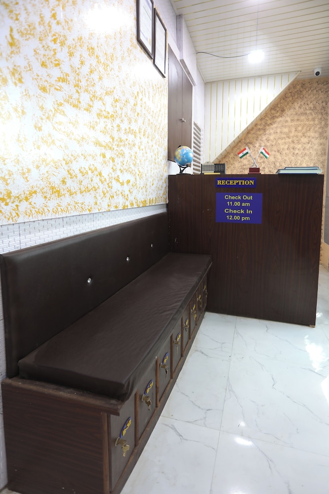 Mango Goregaon Hostel & PG