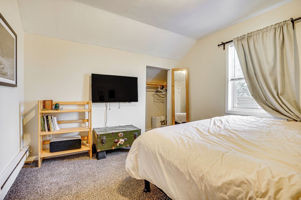 2 Mi to Downtown Minneapolis: Apt w/ Shared Yard