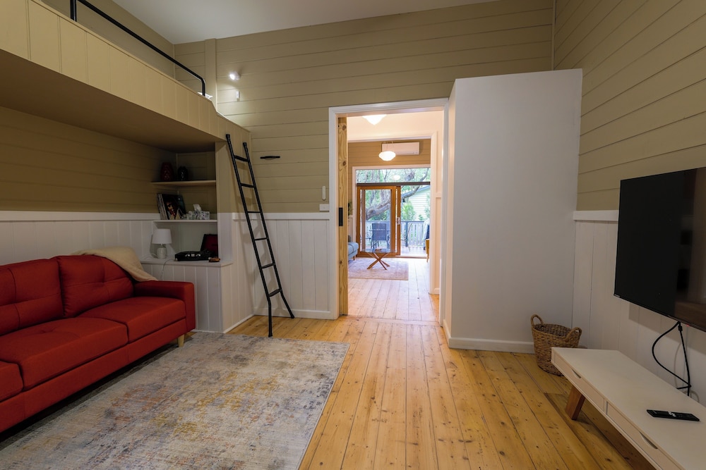 Ferntree Digs Cottage