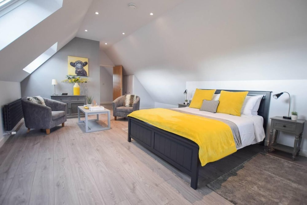 New Luxury 1-bed House nr Bicester Village view 3