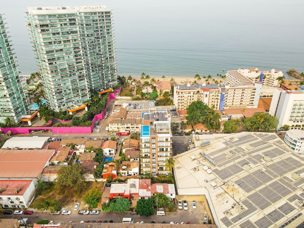 3 Adults or 2 Adults 2 Kids 1 Block From Ocean A Location