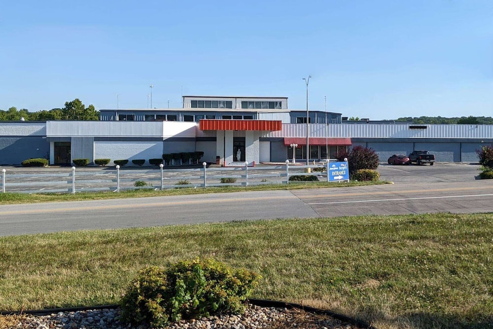 Hannibal Vacations - Howard Johnson BY Wyndham Hannibal - Property Image 4