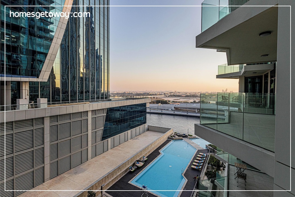 Modern Luxury 1BR Apt with Canal Panorama