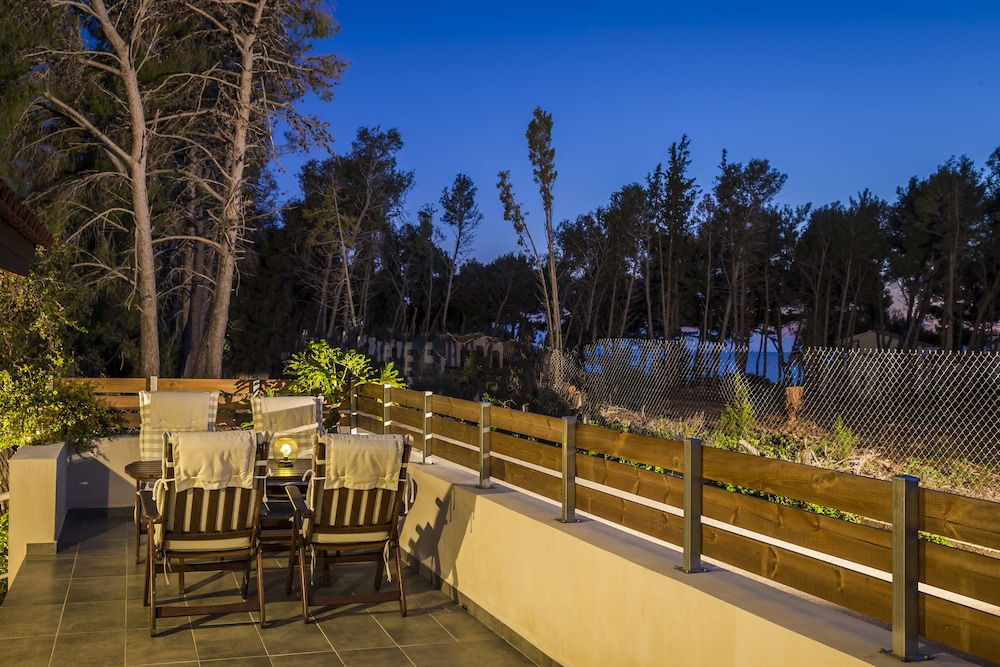 Malibu Studios & Apartments